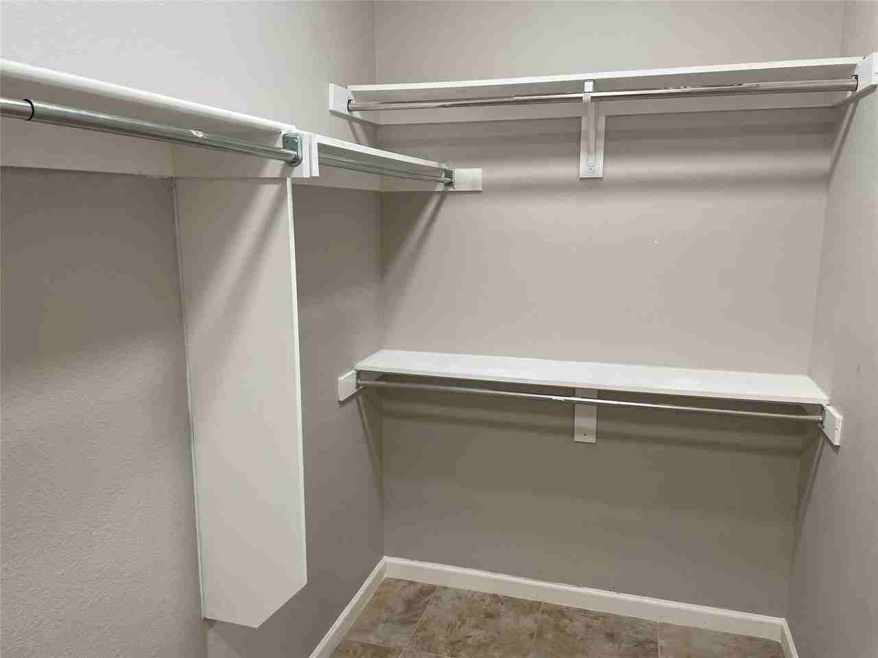 3403 Broadview Ct - Photo 5 of 9