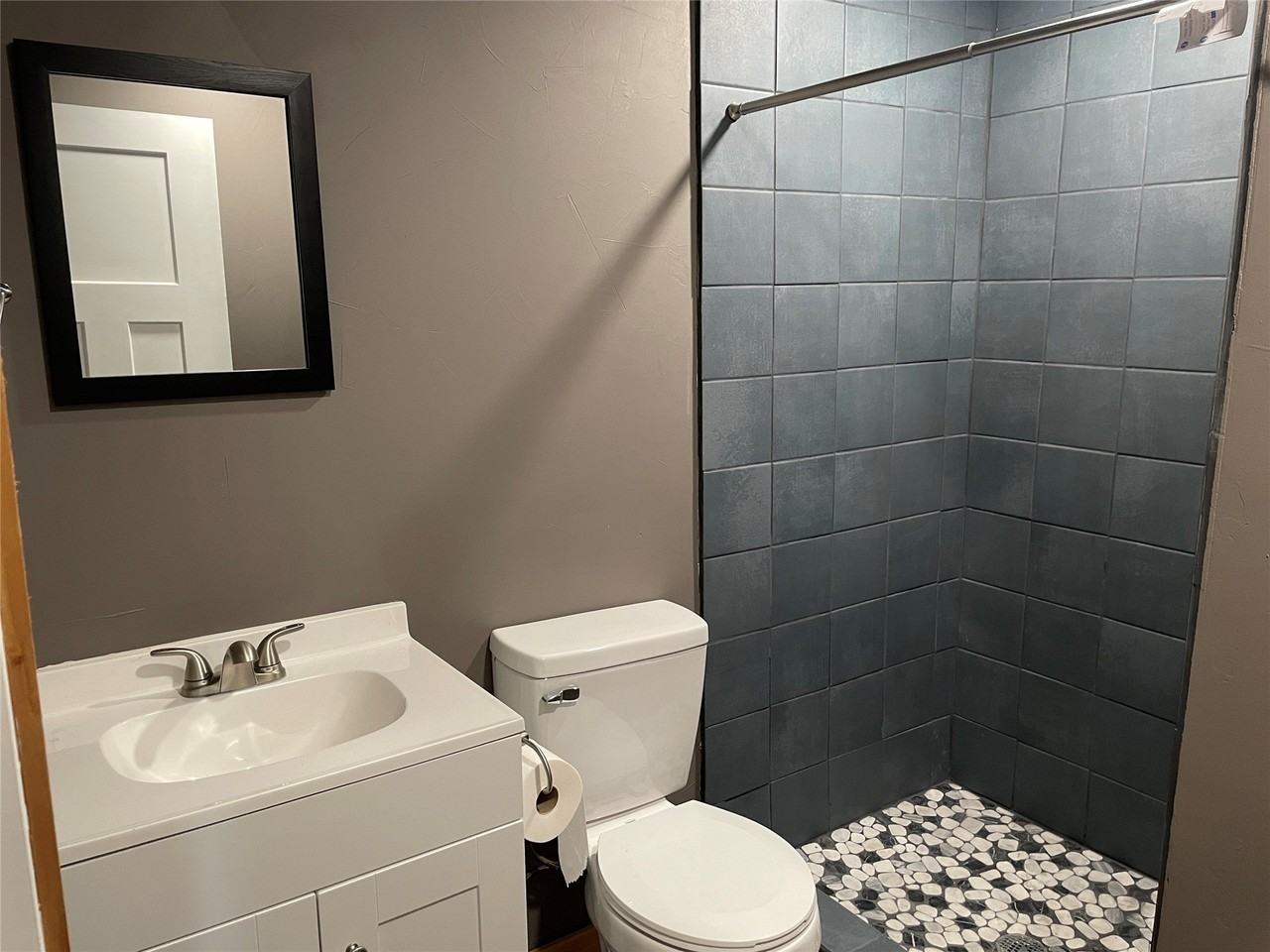 3403 Broadview Ct - Photo 6 of 9