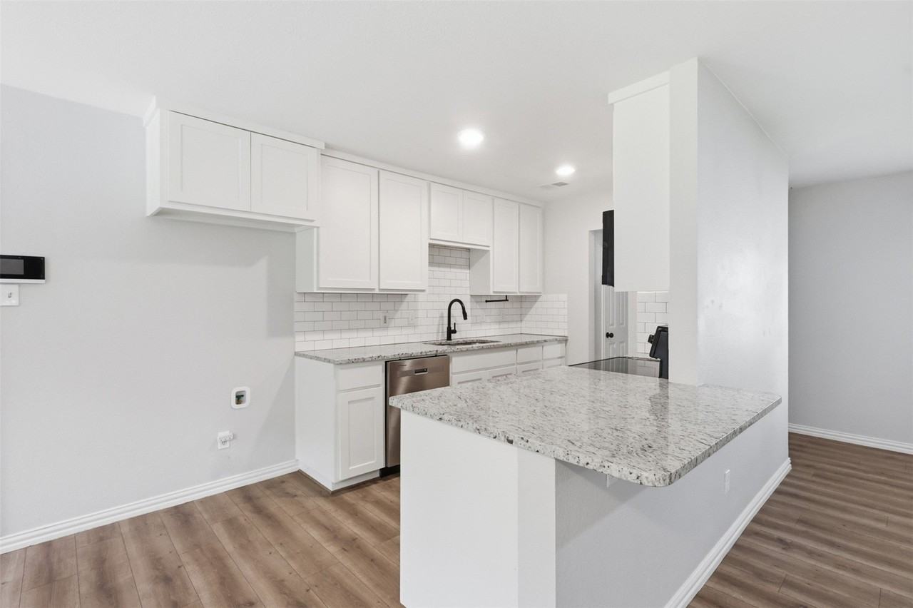 611 Crane Dr - Photo 3 of 16