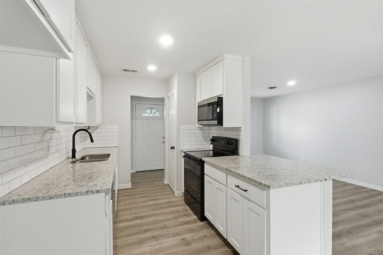 611 Crane Dr - Photo 4 of 16