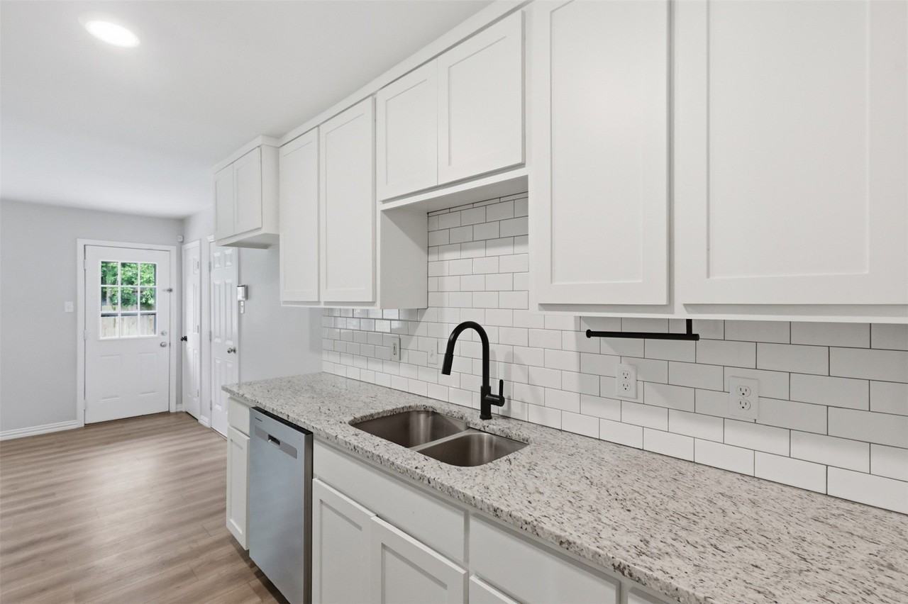 611 Crane Dr - Photo 5 of 16