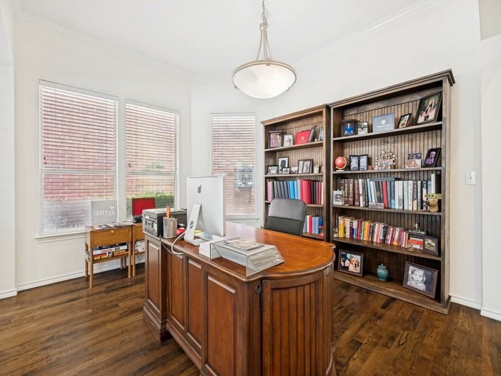 6072 Thursby Ave - Photo 4 of 25