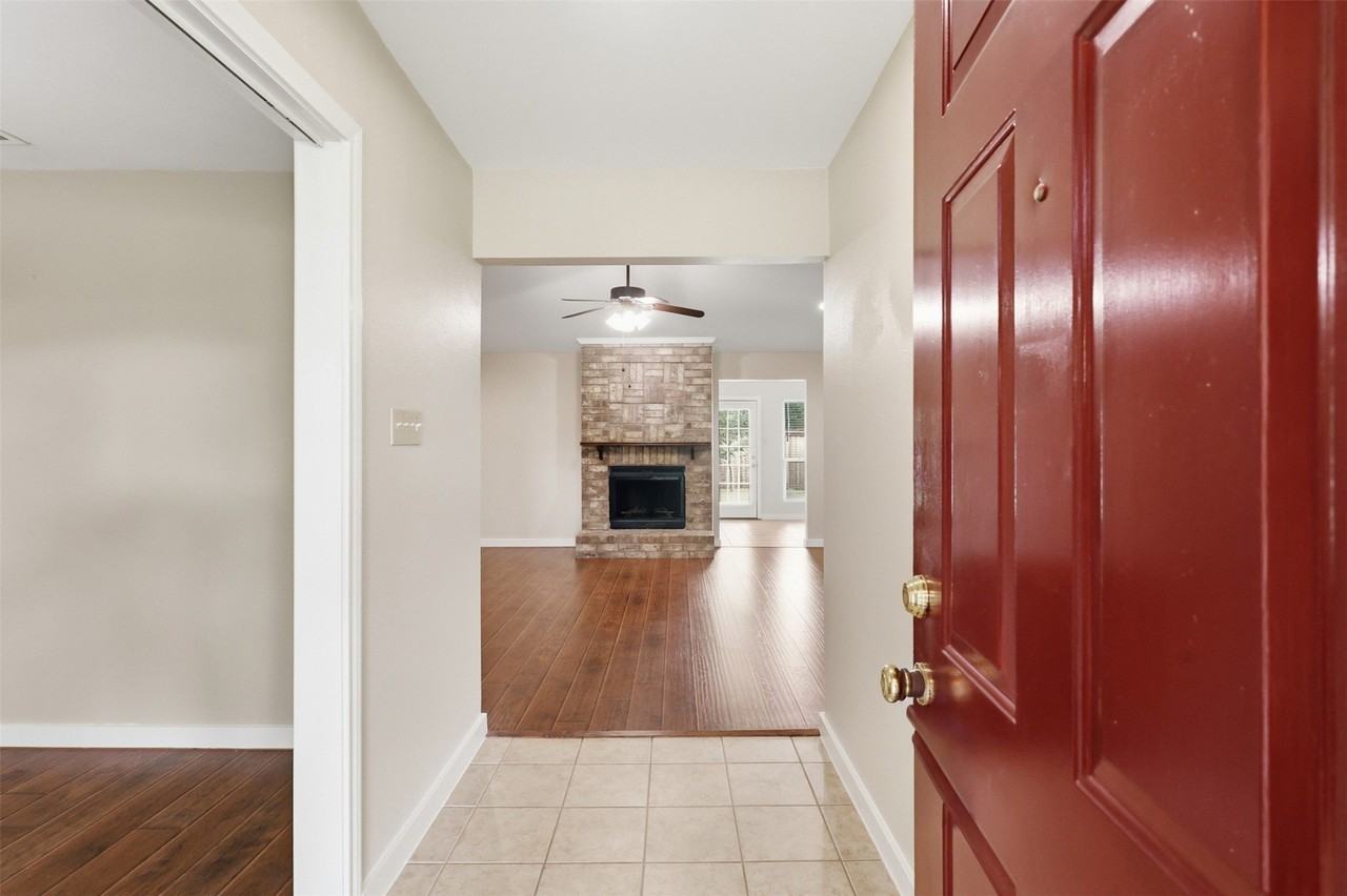 4545 Hartford Dr - Photo 5 of 25