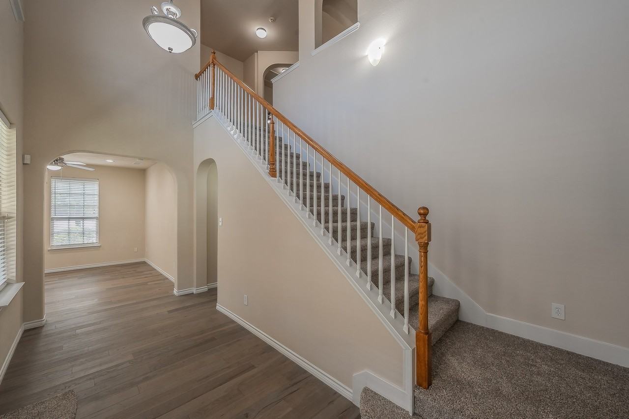 6524 Hickory Hill Dr - Photo 4 of 40