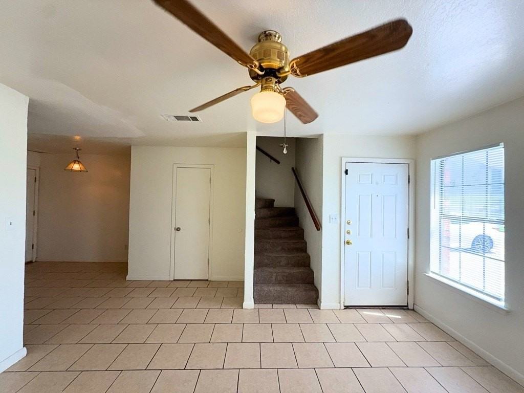 807 W Walnut St #C2 - Photo 3 of 18
