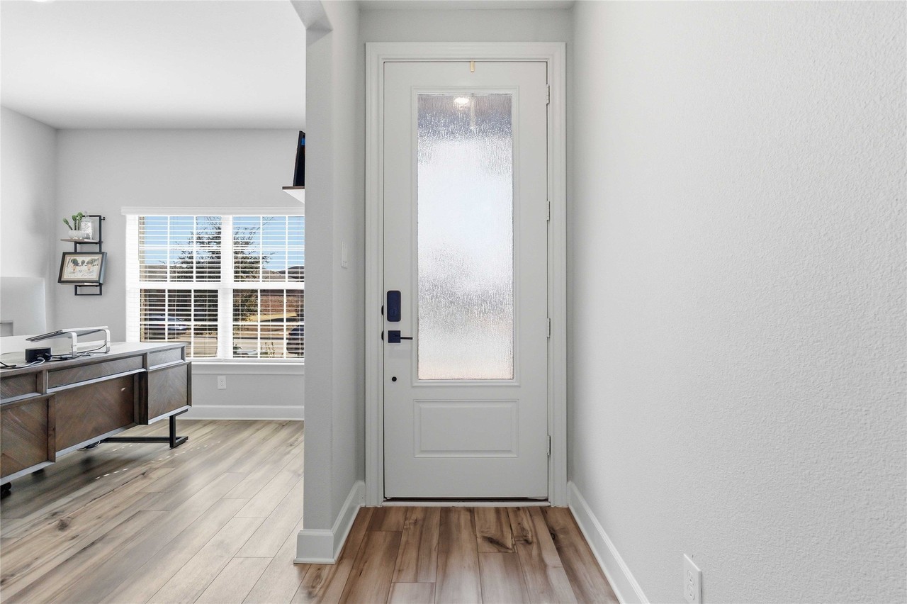 1012 Calhoun Dr - Photo 4 of 39