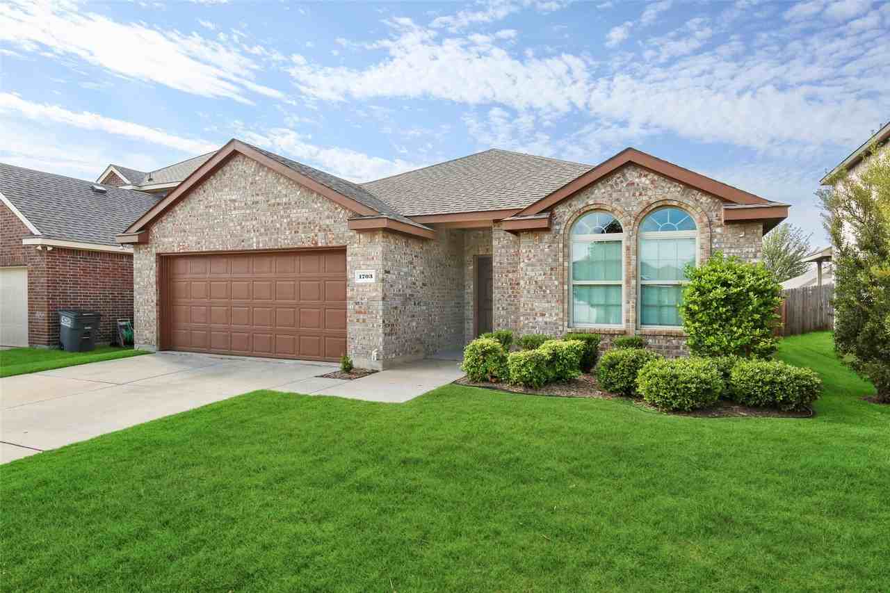 1703 Twin Hills Way - Photo 2 of 25