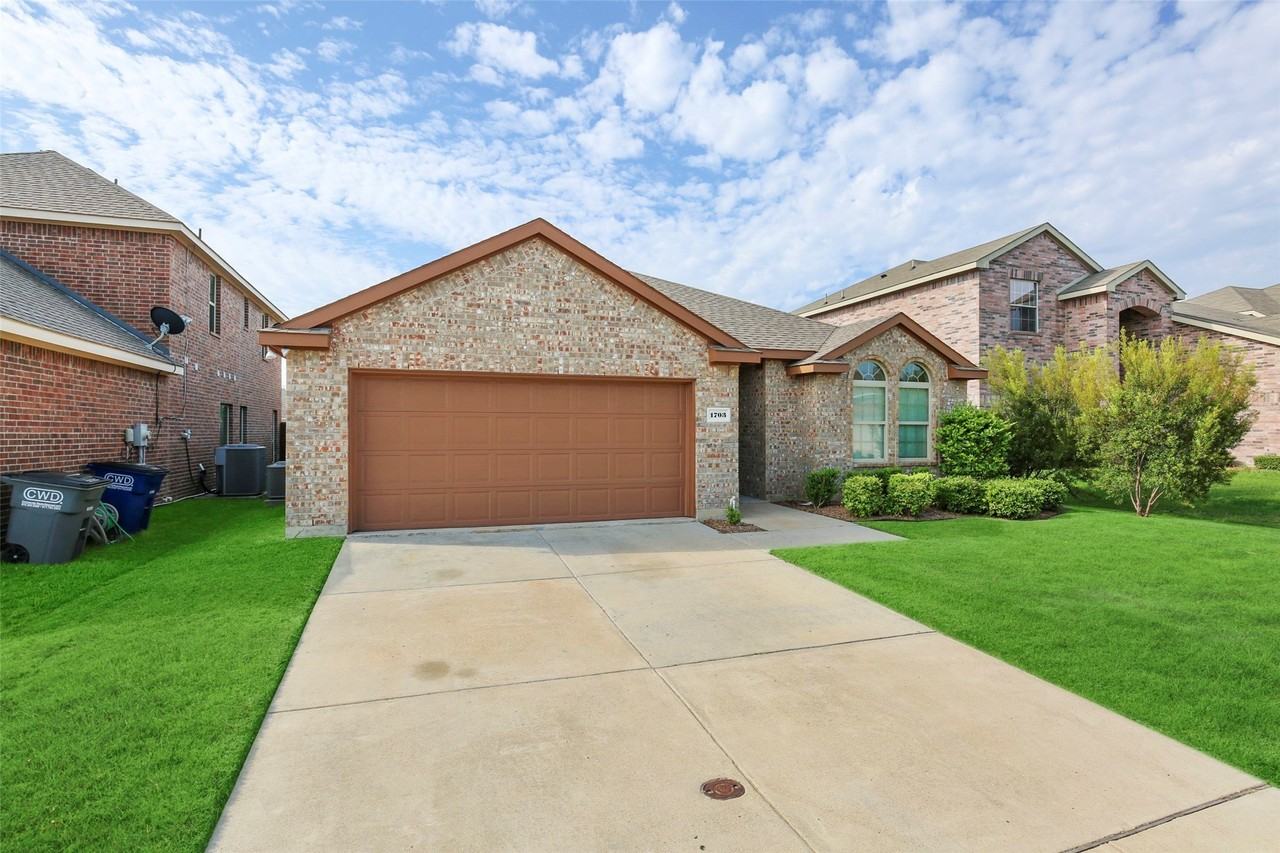 1703 Twin Hills Way - Photo 3 of 25