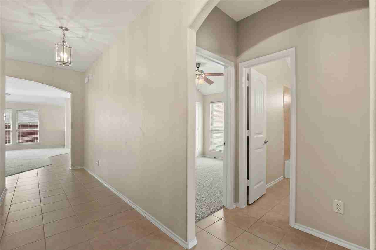 1703 Twin Hills Way - Photo 4 of 25
