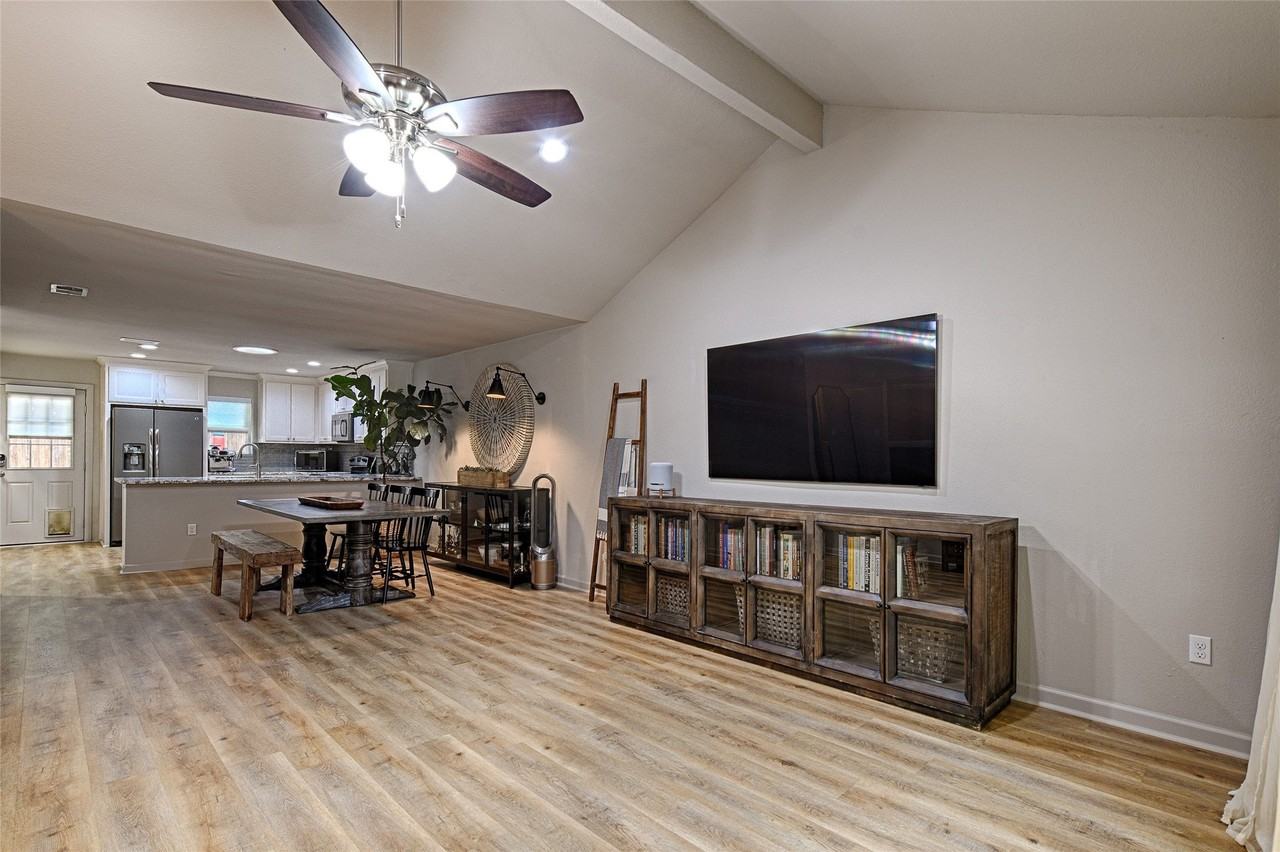 2926 Kathleen Ln - Photo 3 of 24