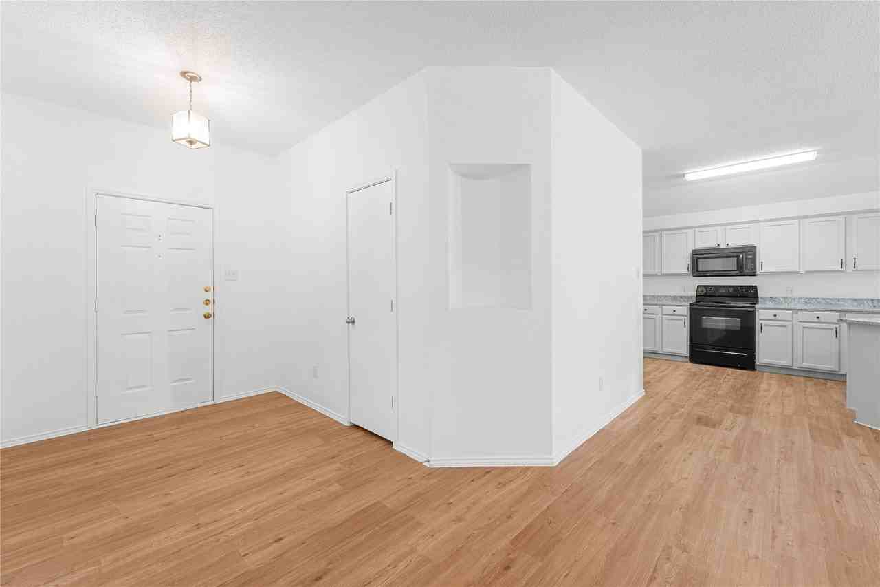 9825 Tyler Dr - Photo 2 of 31