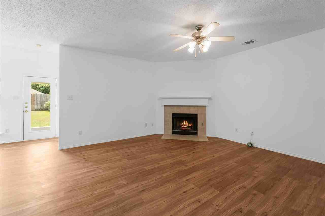 9825 Tyler Dr - Photo 3 of 31
