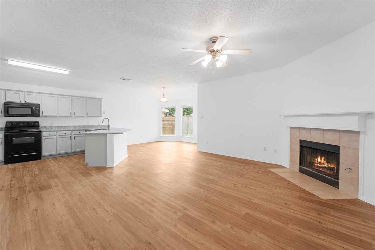 9825 Tyler Dr - Photo 6 of 31