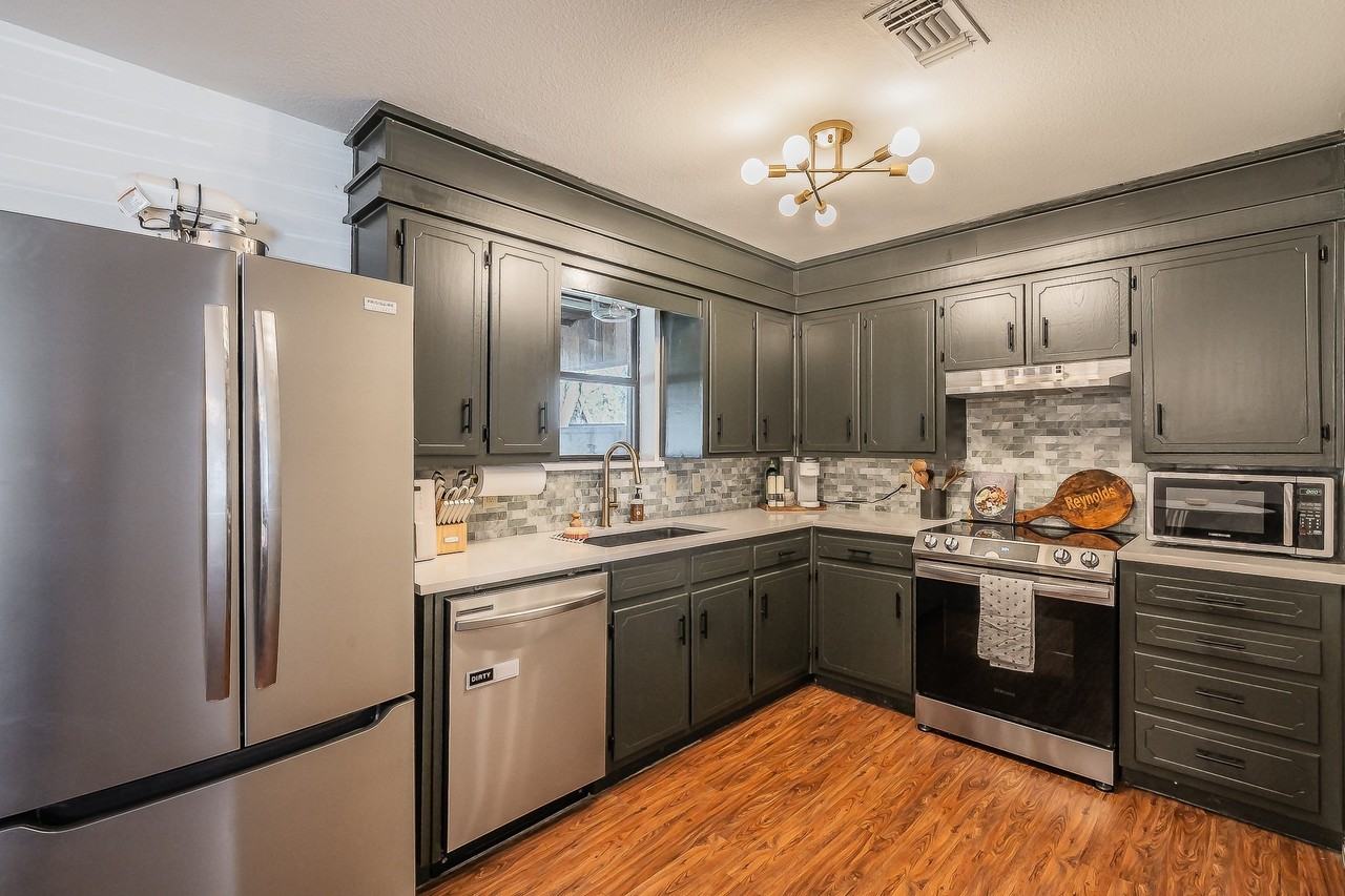 302 W Hale Ave - Photo 4 of 33