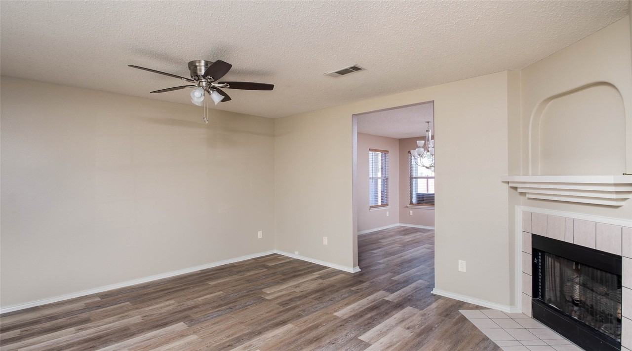901 Elizabeth Dr - Photo 6 of 32