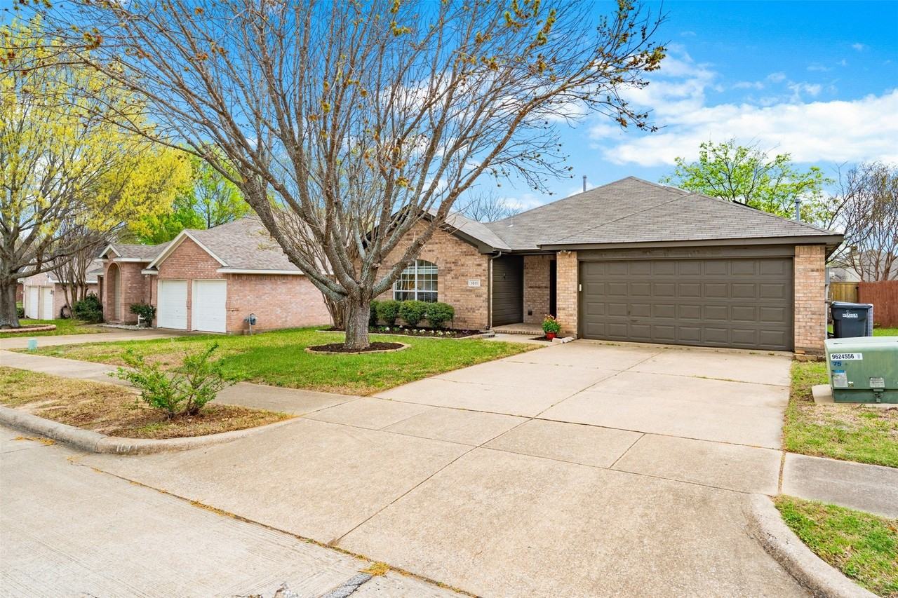 1011 Ridgecrest Dr - Photo 4 of 31