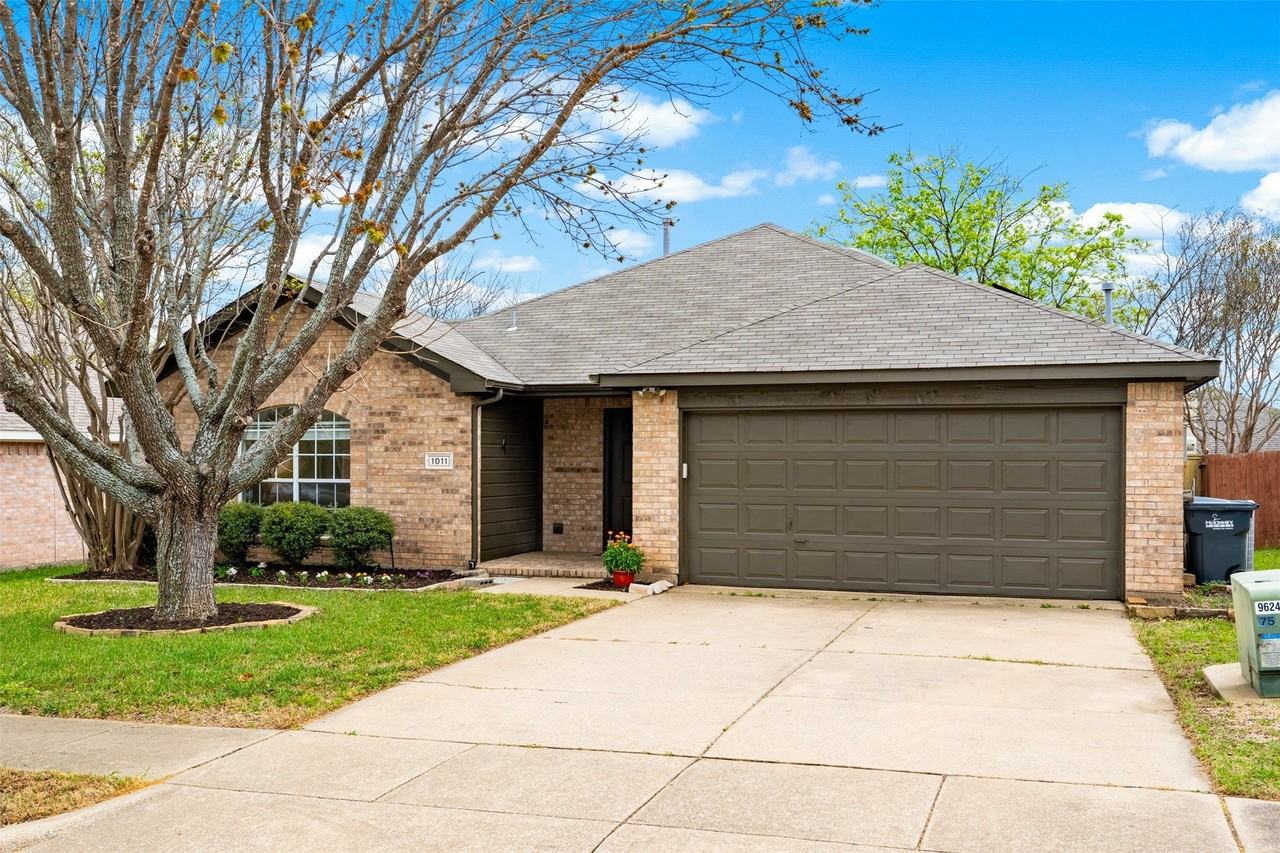 1011 Ridgecrest Dr - Photo 5 of 31