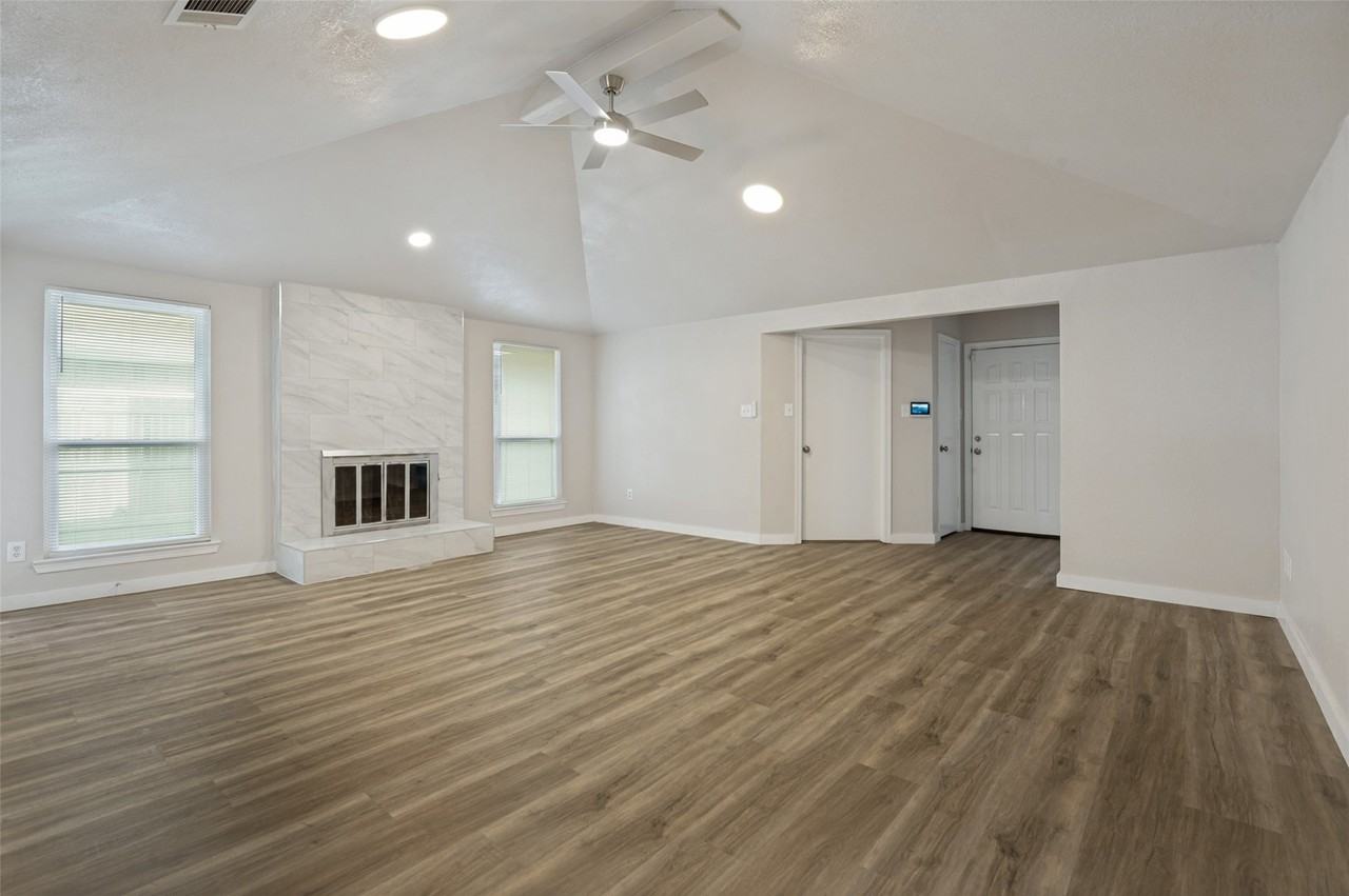 2208 Placid Dr - Photo 2 of 11