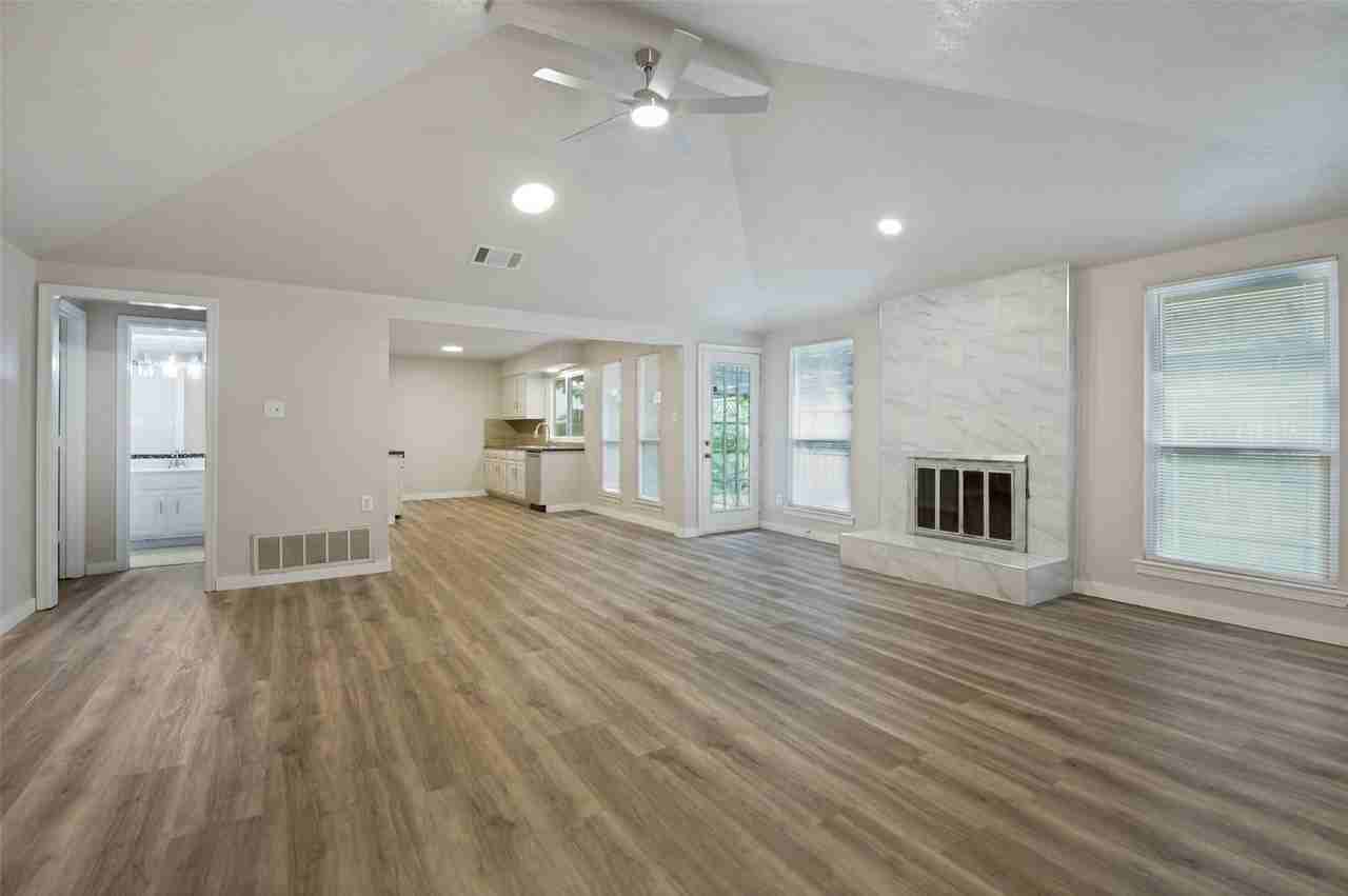 2208 Placid Dr - Photo 3 of 11