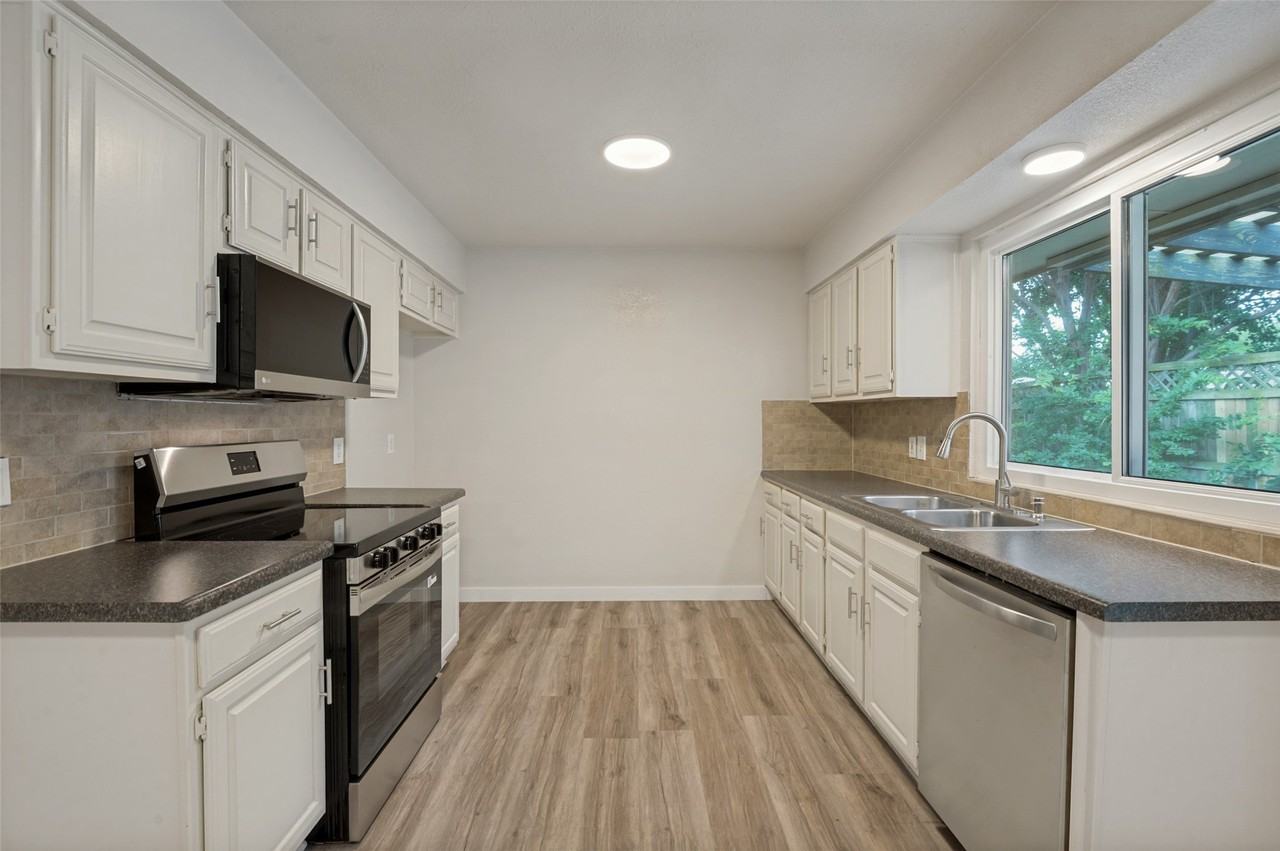 2208 Placid Dr - Photo 5 of 11