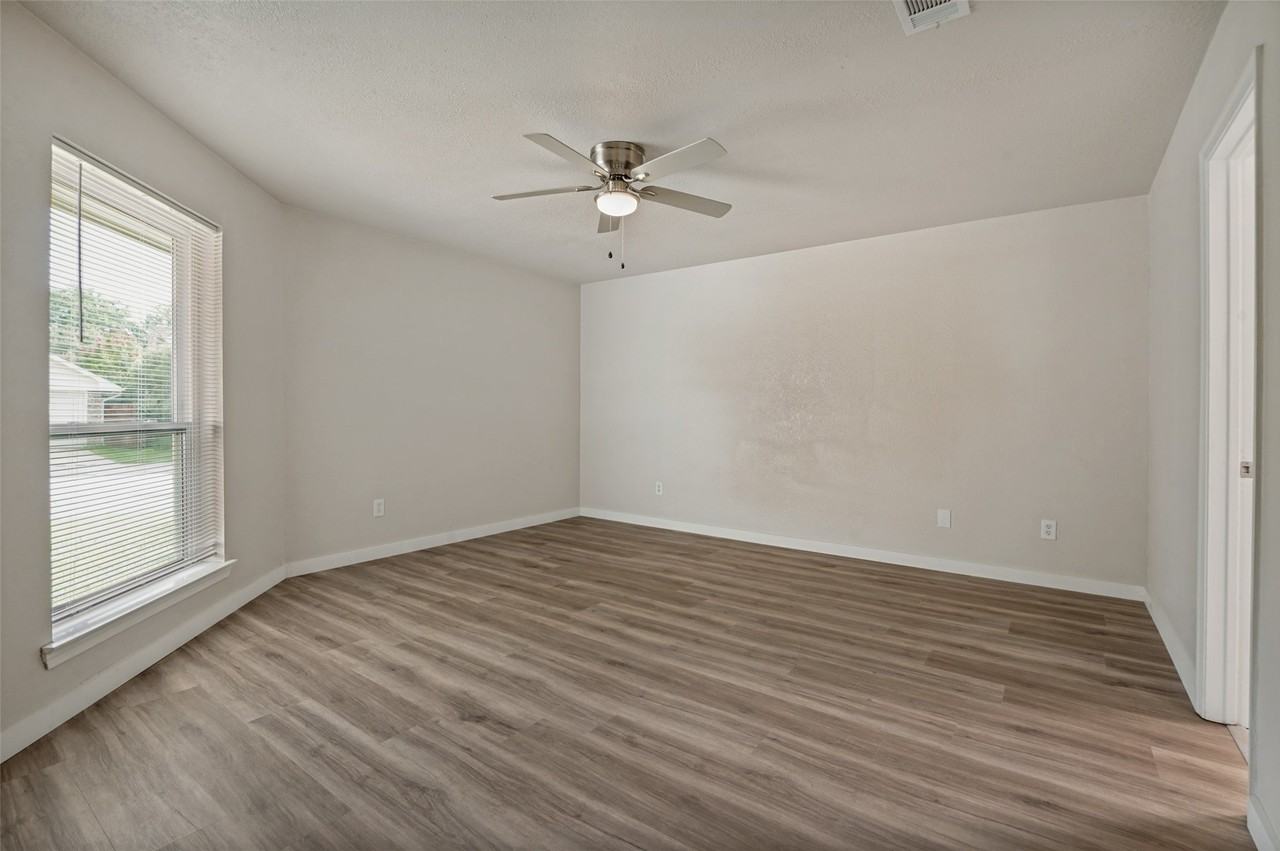 2208 Placid Dr - Photo 6 of 11
