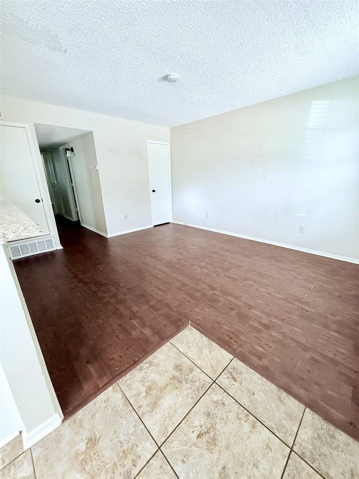 620 Race St #A - Photo 2 of 13