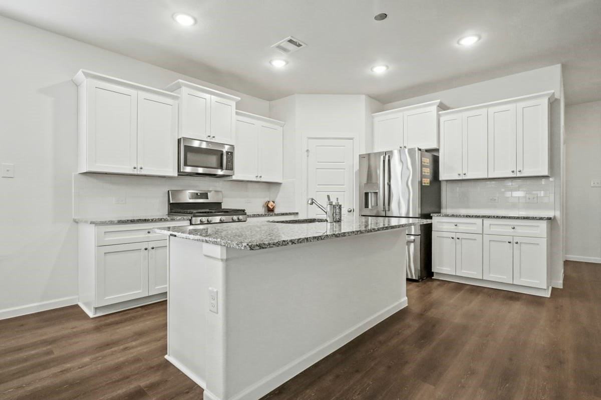 5321 Waterview Ct - Photo 5 of 17