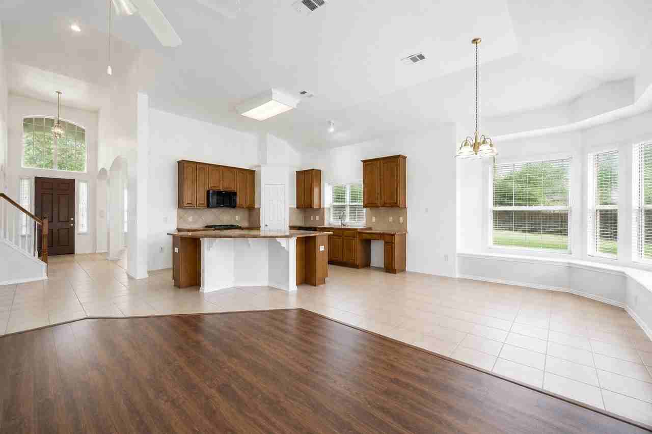 10057 Wyndbrook Dr - Photo 5 of 37