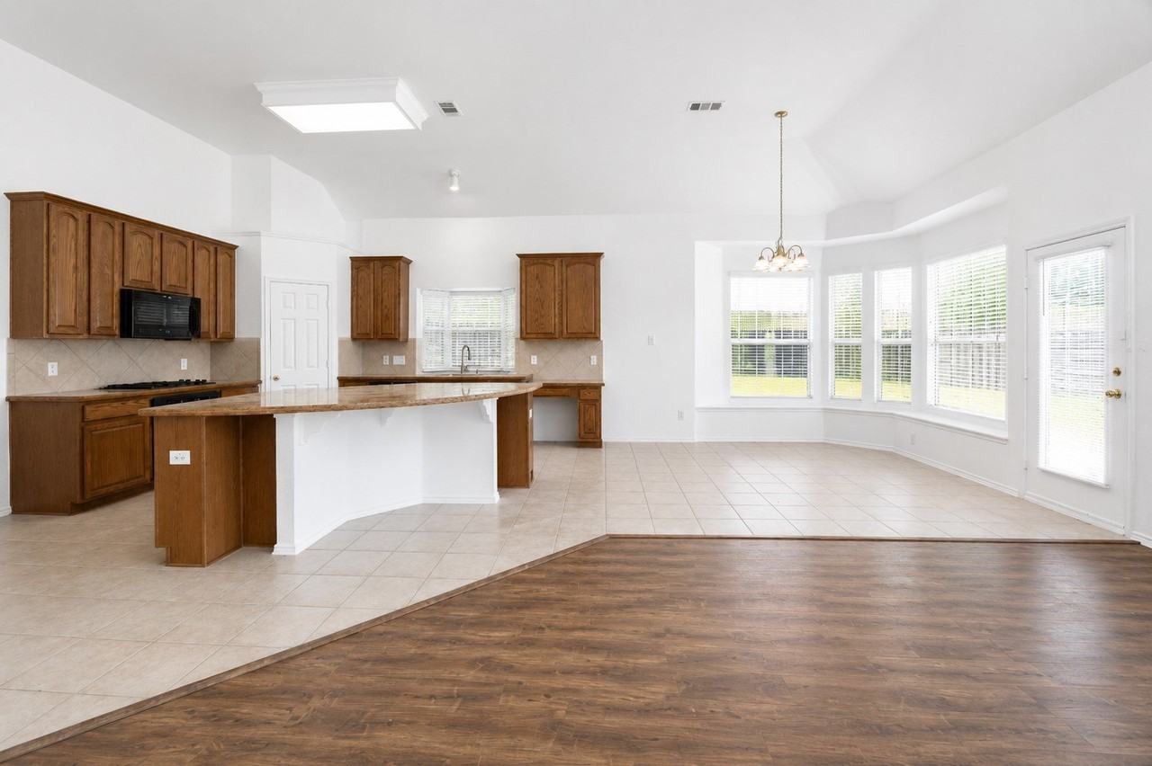 10057 Wyndbrook Dr - Photo 6 of 37