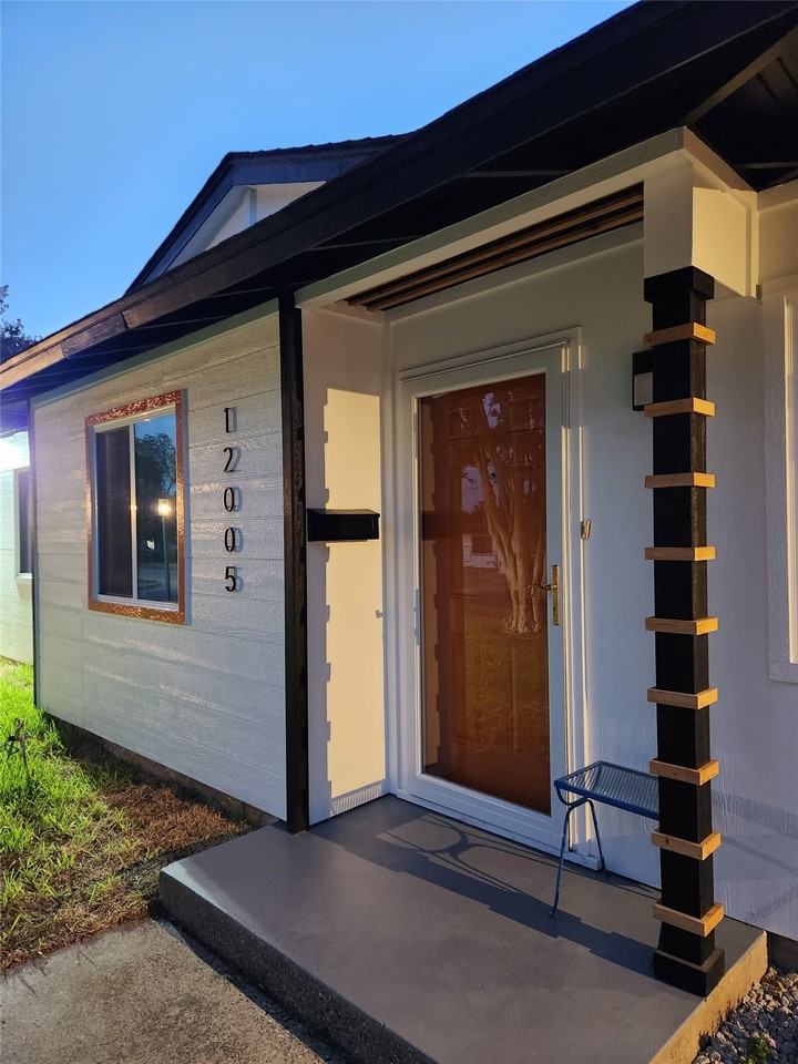 12005 Oberlin Dr
