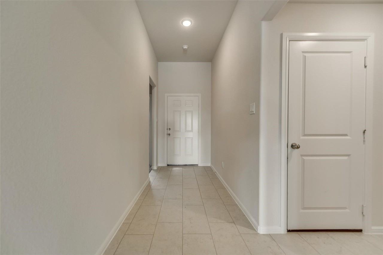 4909 Cleves Avenue - Photo 3 of 25