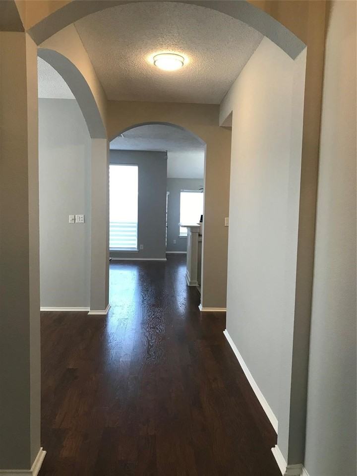 8410 Stoneview Dr - Photo 2 of 32