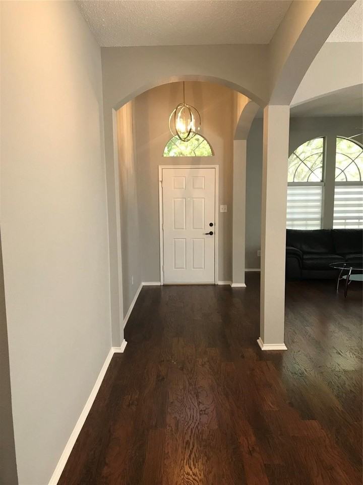8410 Stoneview Dr - Photo 3 of 32
