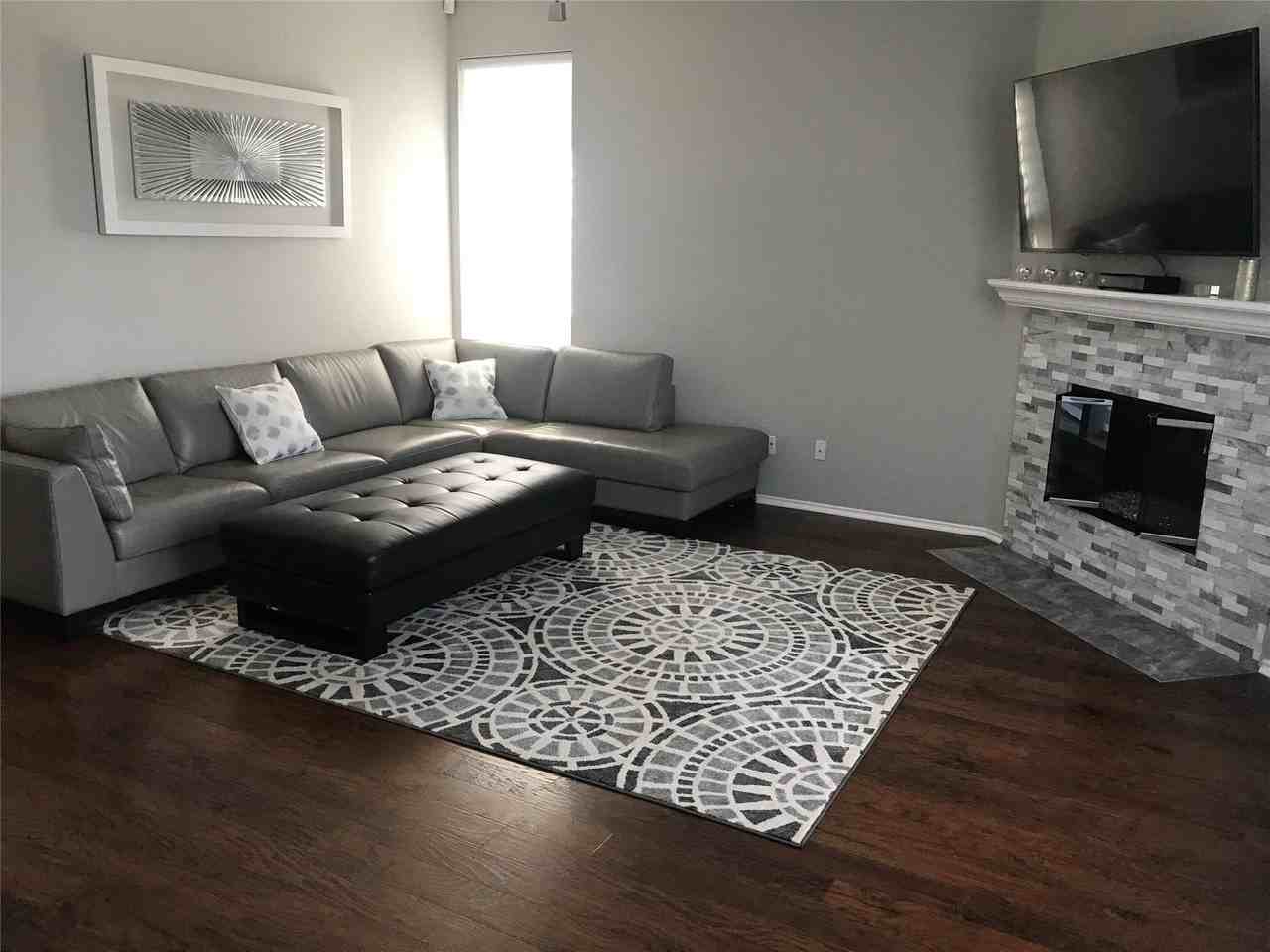 8410 Stoneview Dr - Photo 4 of 32