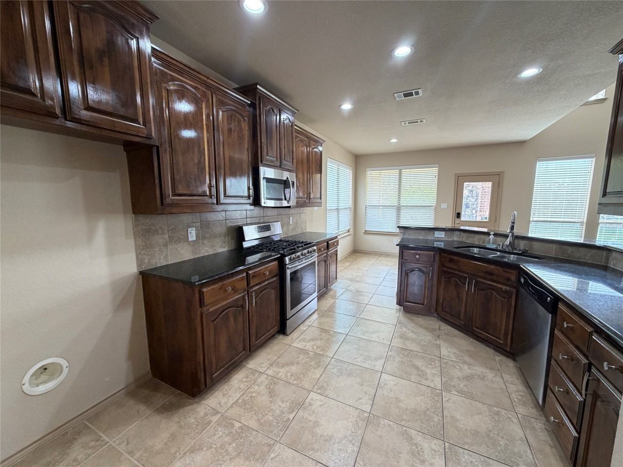 1612 Santa Anita Blvd - Photo 7 of 30