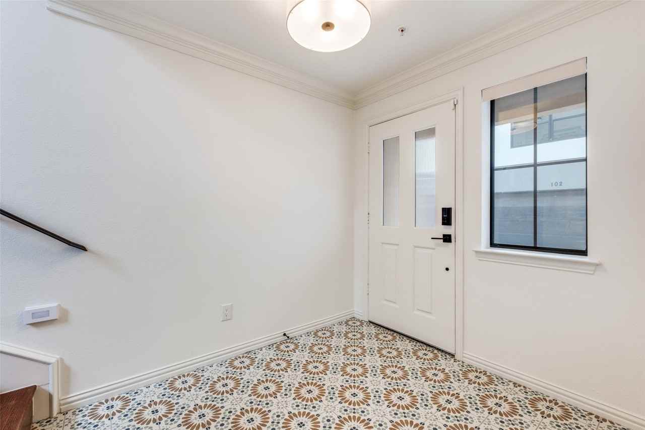 5804 Hudson St #B - Photo 2 of 23