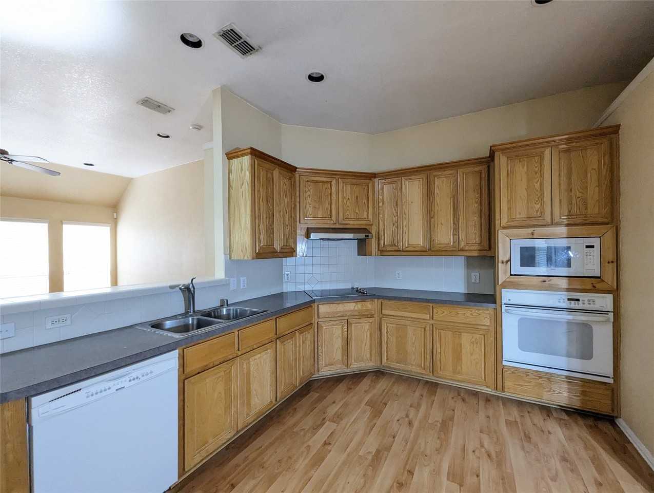 9200 Blue Water Dr - Photo 3 of 12