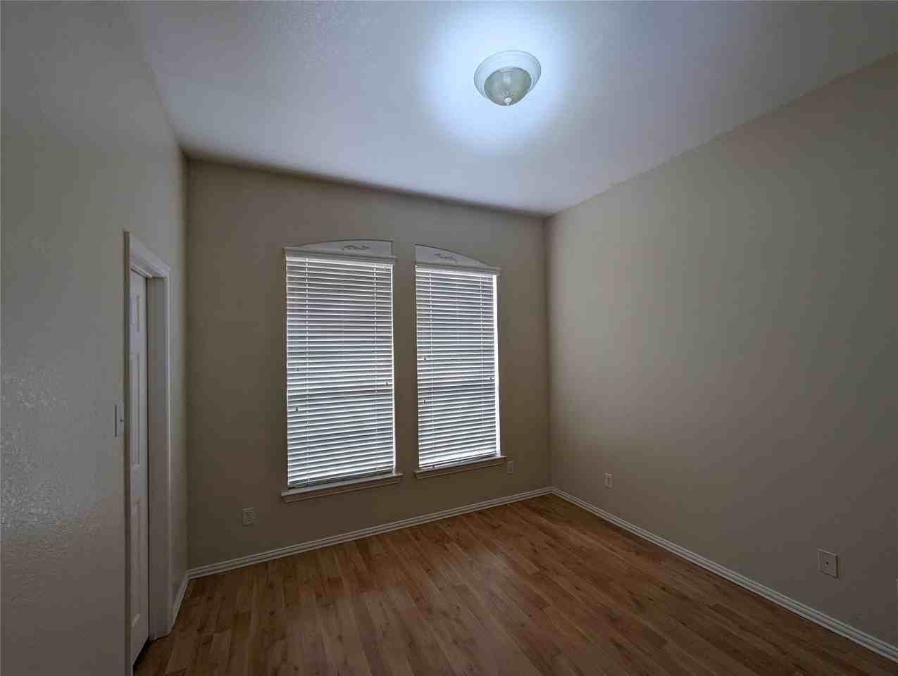 9200 Blue Water Dr - Photo 7 of 12