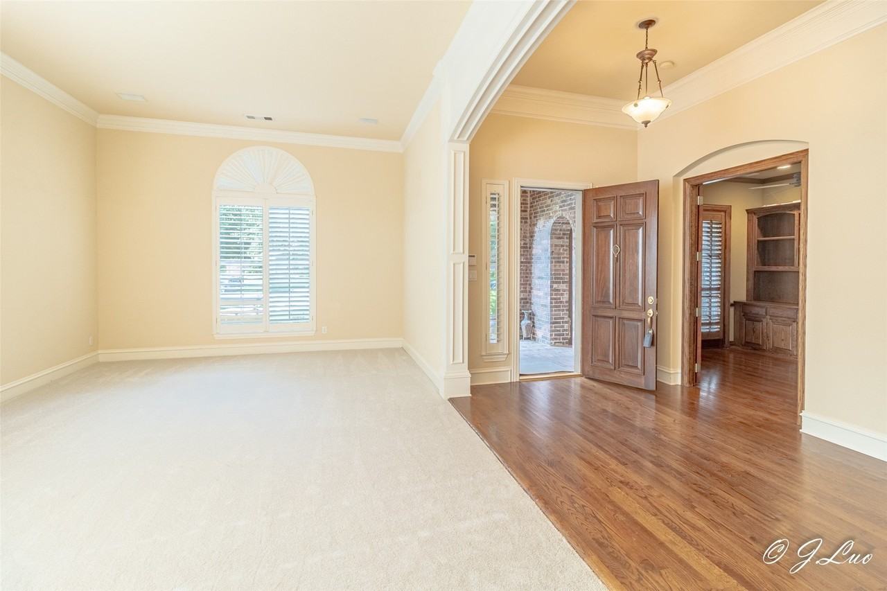 1053 Sir Lancelot Cir - Photo 5 of 40
