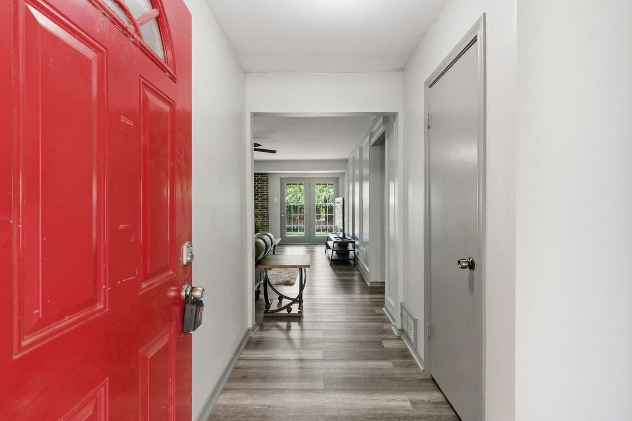 5315 Iris Ln - Photo 3 of 26