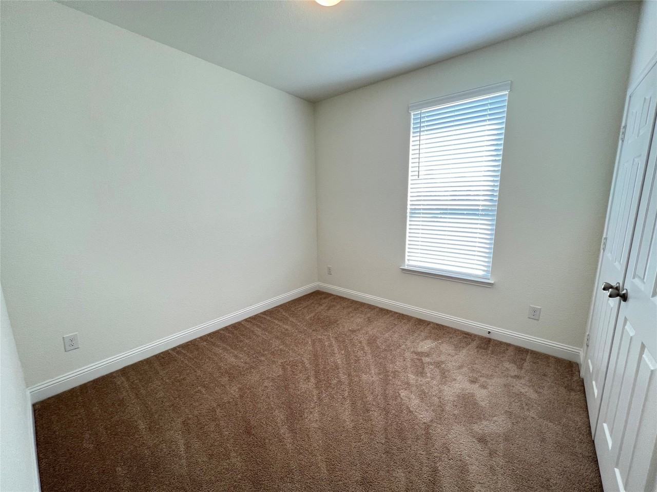 2605 Warren Ln - Photo 2 of 15