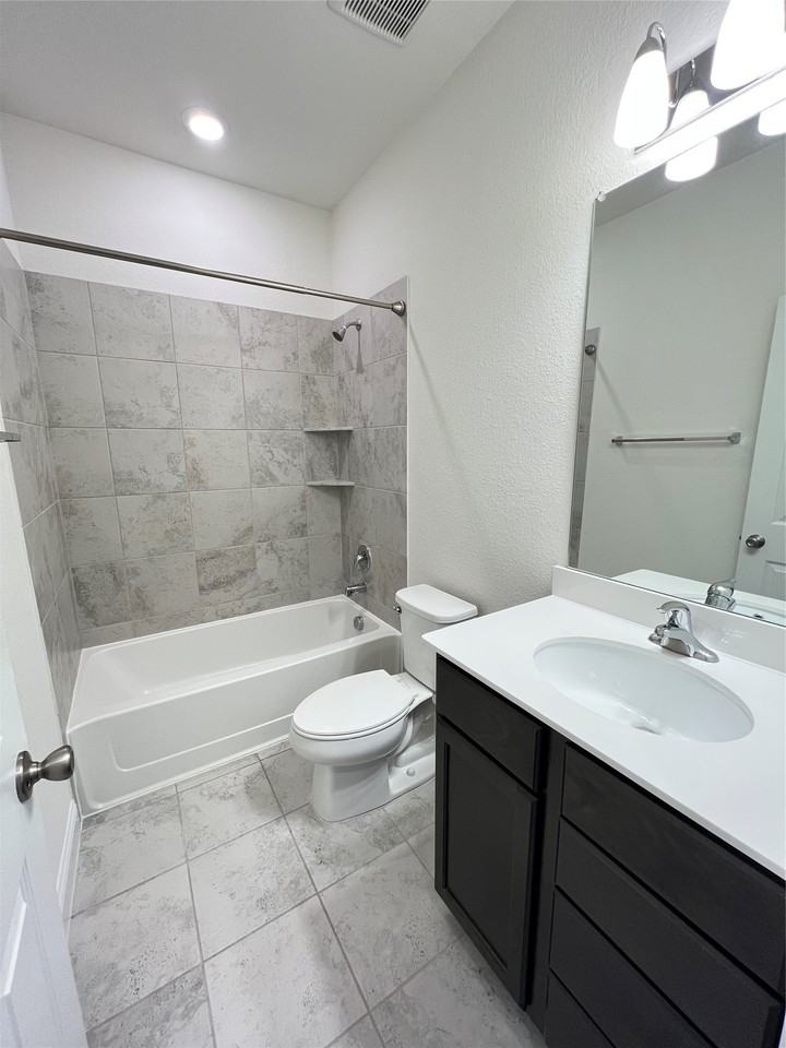 2605 Warren Ln - Photo 4 of 15