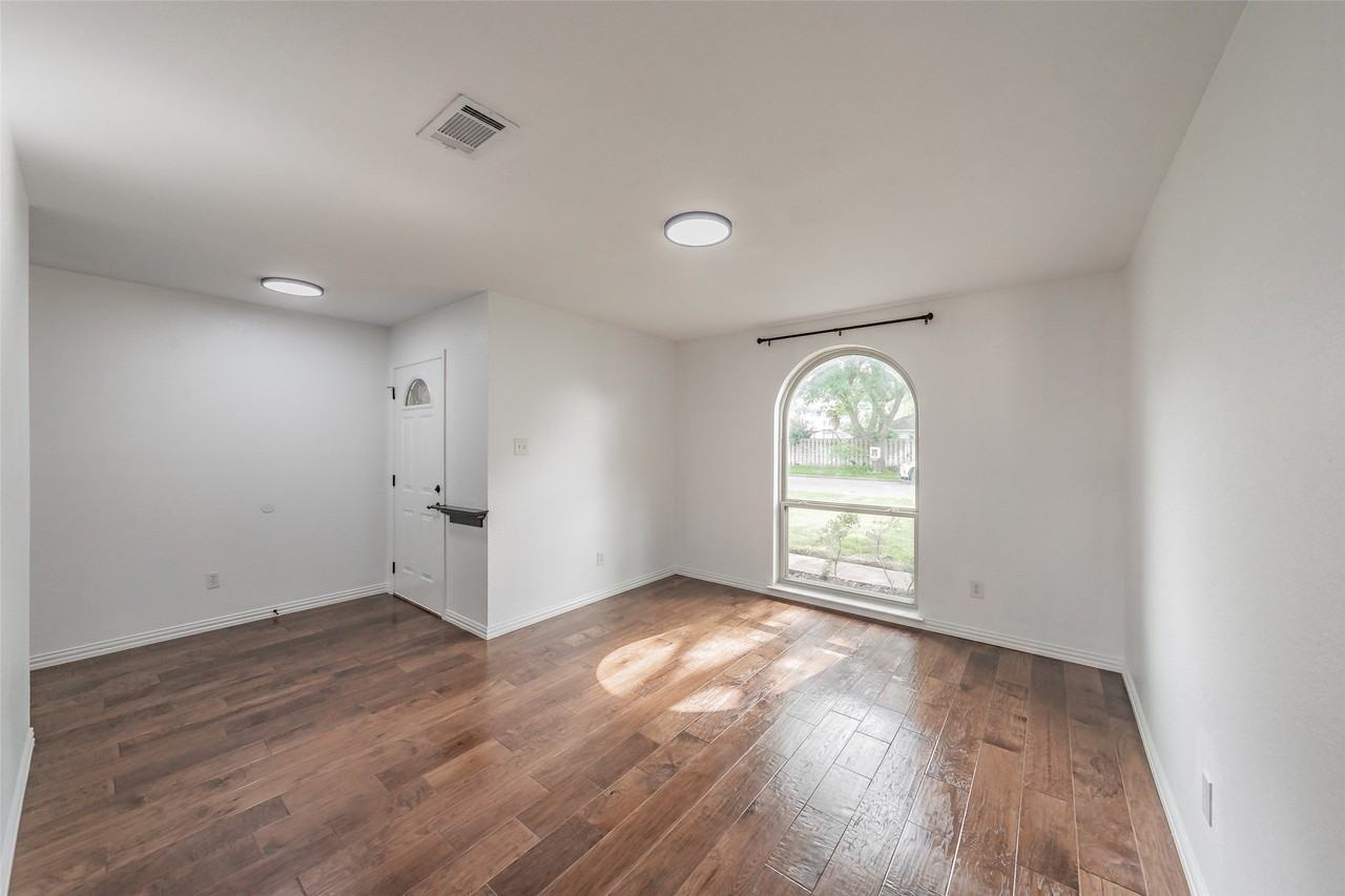 4134 Woodland Ct - Photo 5 of 40
