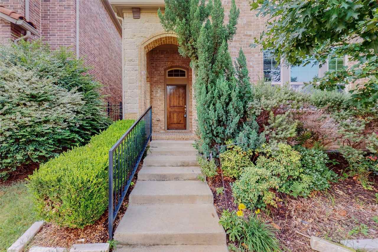 123 Palacio St - Photo 2 of 38