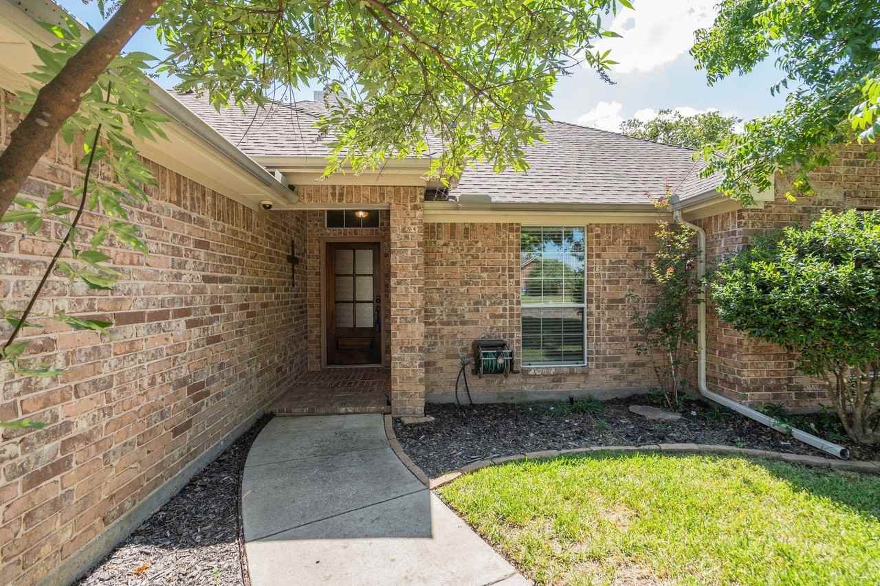 1001 Porter Pl - Photo 2 of 26