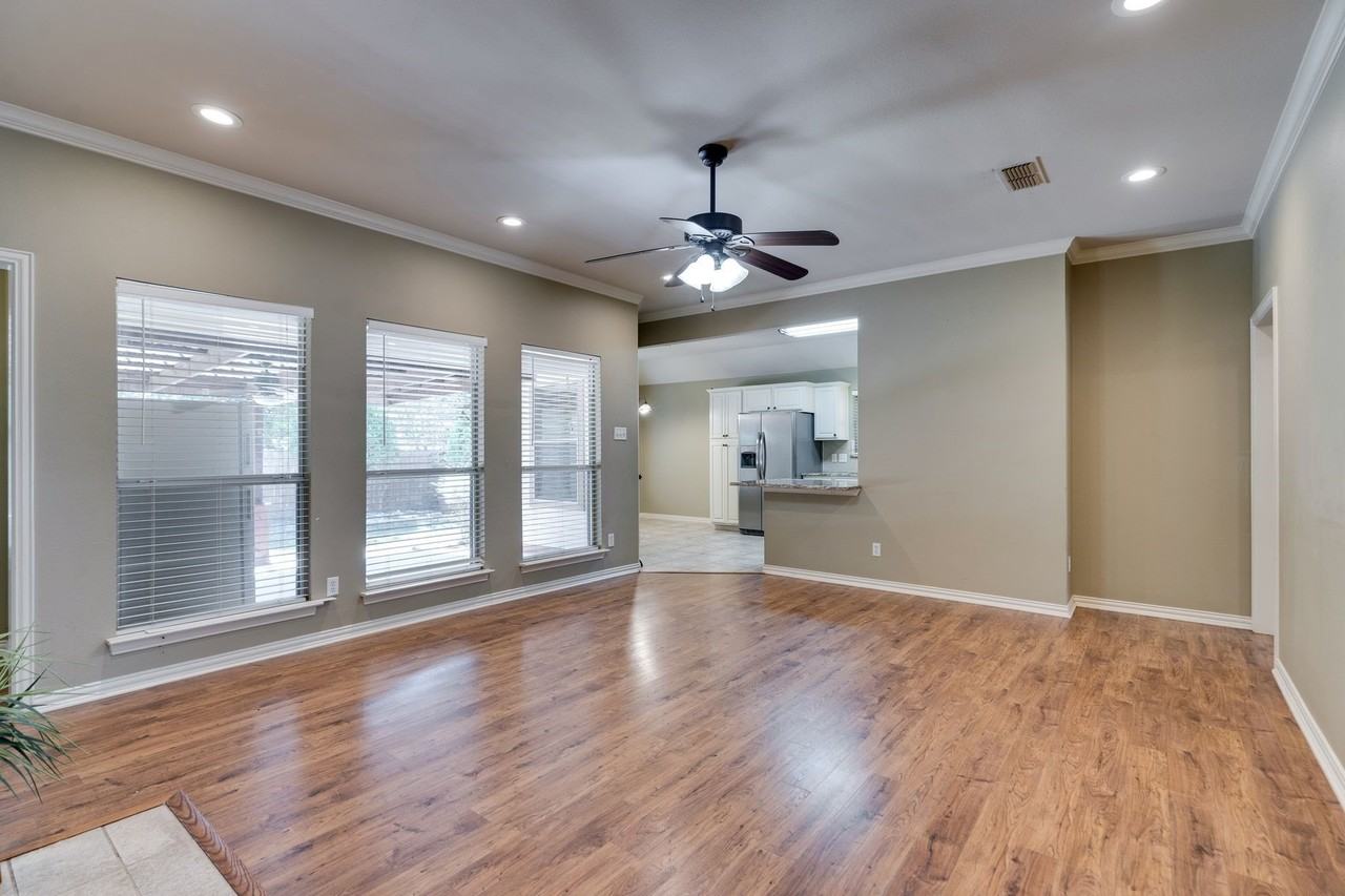 1001 Porter Pl - Photo 5 of 26