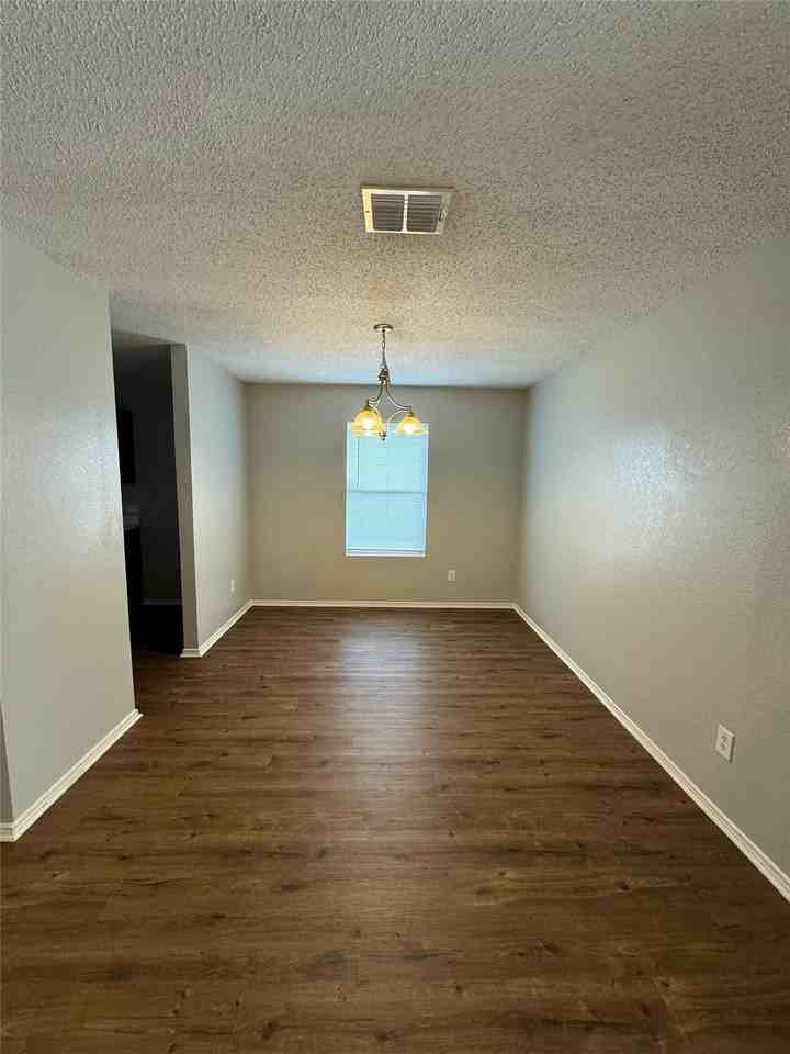 1805 Brookwood Dr - Photo 3 of 8