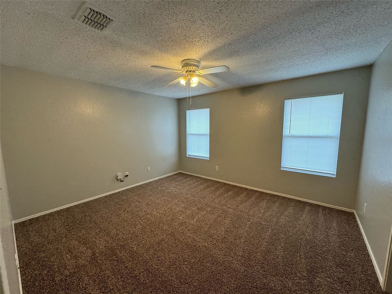 1805 Brookwood Dr - Photo 6 of 8