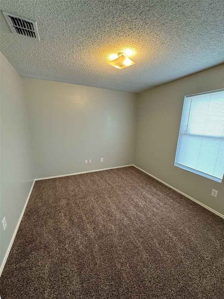 1805 Brookwood Dr - Photo 7 of 8
