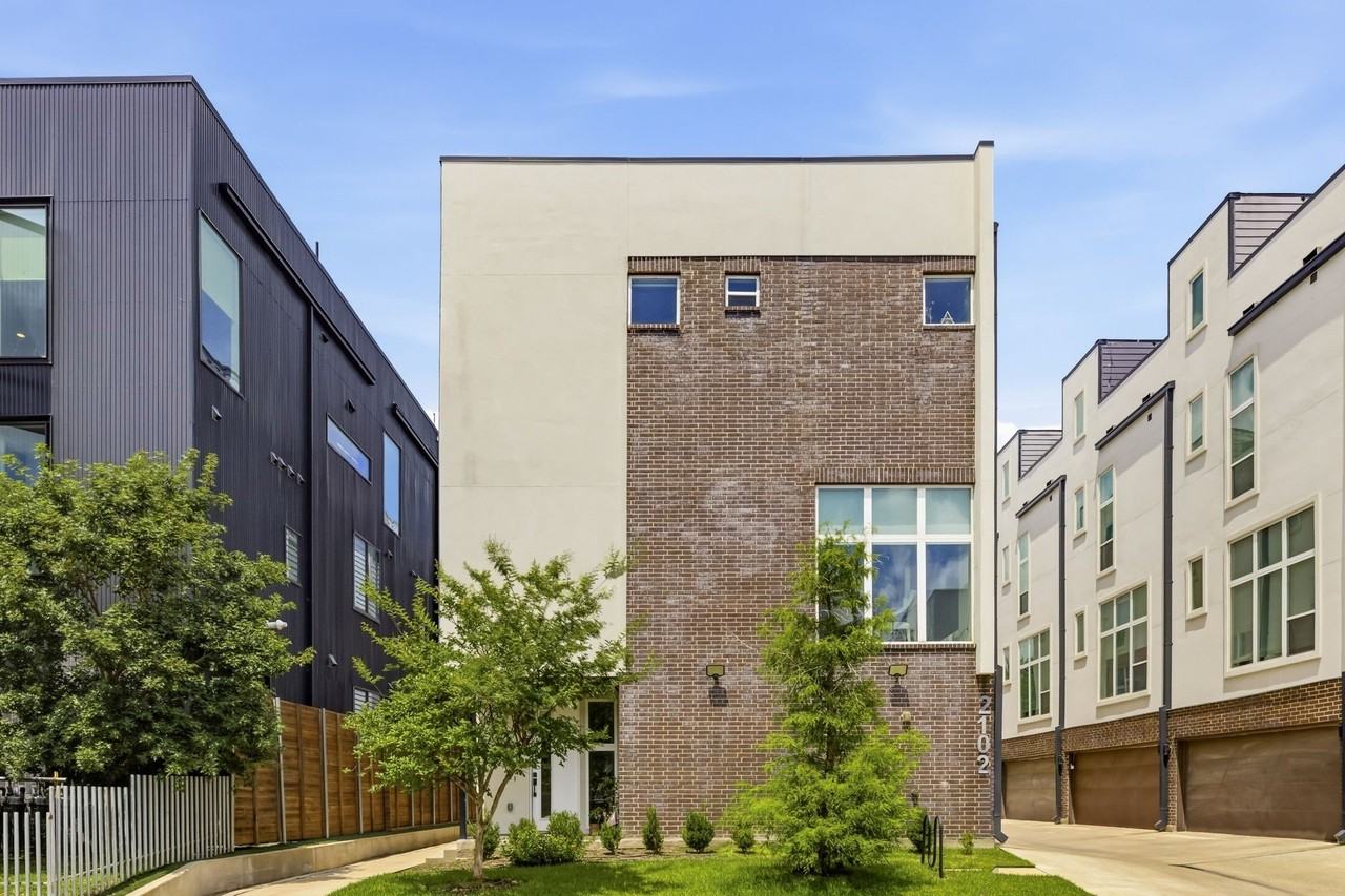 2102 N Prairie Ave #102